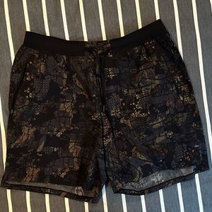 Lululemon License to Train 7 Inches Size XL